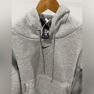 Gray Nike fleece Hoodie 
Middle swoosh 
Heavy hood 
Size M